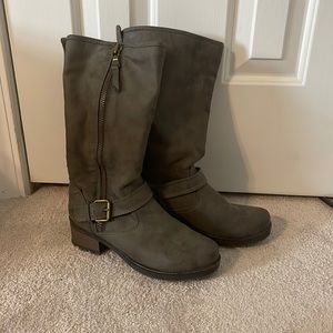 🟩 Gray Knee High Boots with Buckle, Low Heel, & Side Zipper